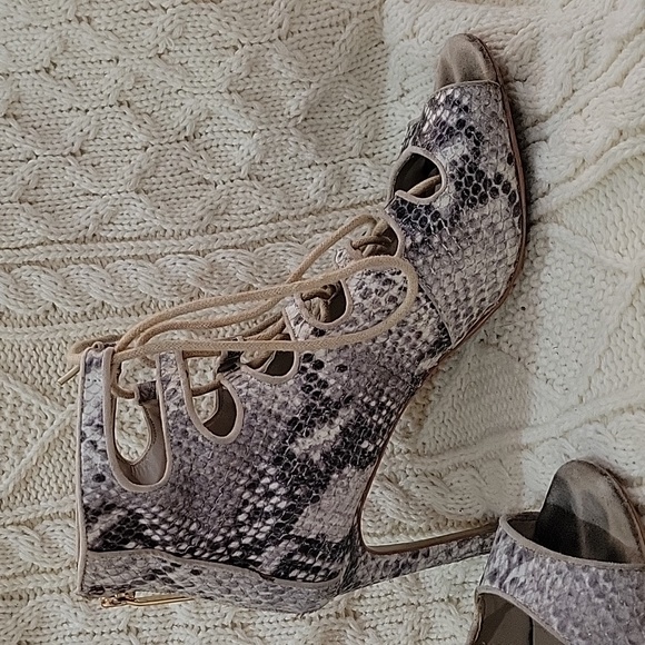 Obsession Rules shoes - Picture 3 of 8